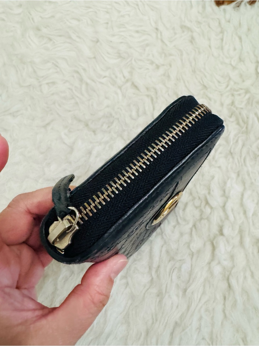 Gucci Guccisima Black Leather Embossed GG Round Zip Wallet - Picture 14 of 15